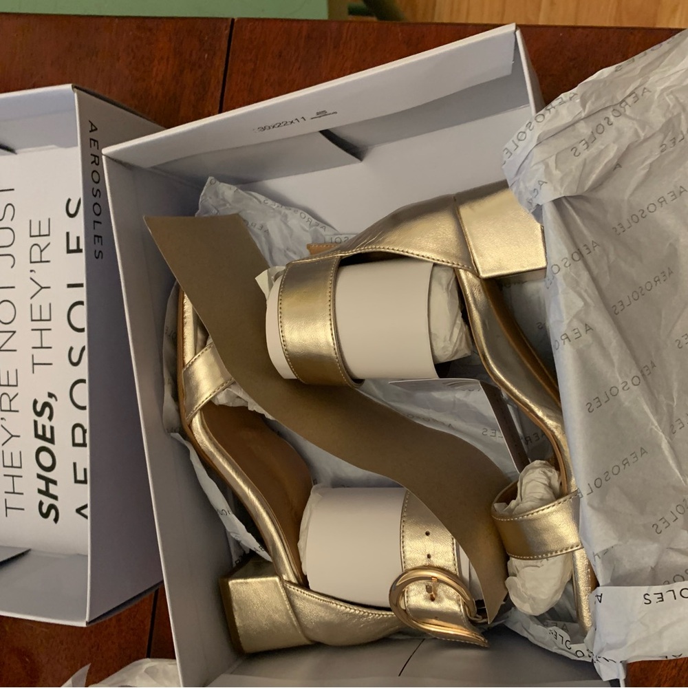 Brand new Aerosoles. Gold. Size 6